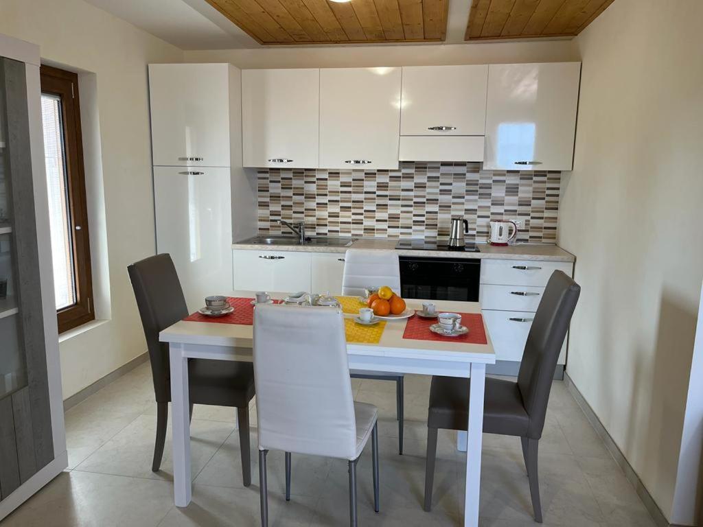 Perla Top Floor Apartment Sirmione Bagian luar foto