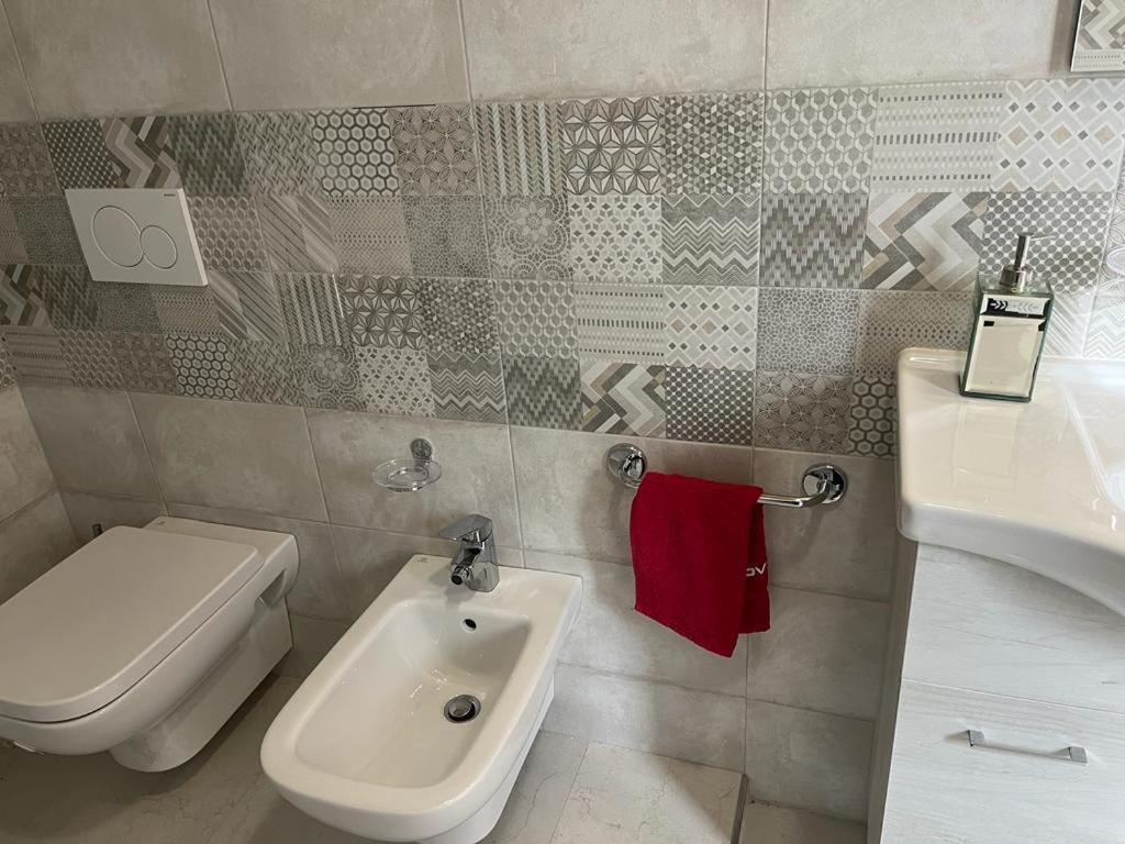 Perla Top Floor Apartment Sirmione Bagian luar foto