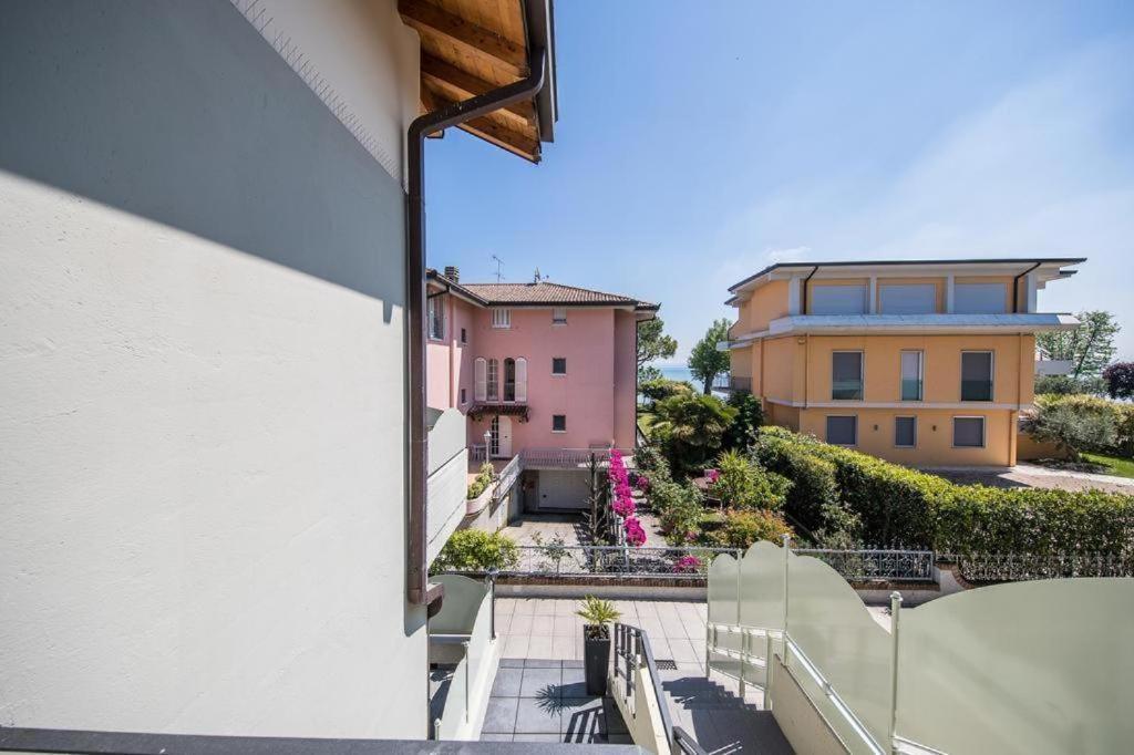 Perla Top Floor Apartment Sirmione Bagian luar foto